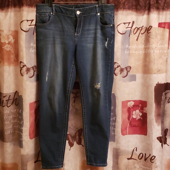 Jeans - Picture 1 of 3